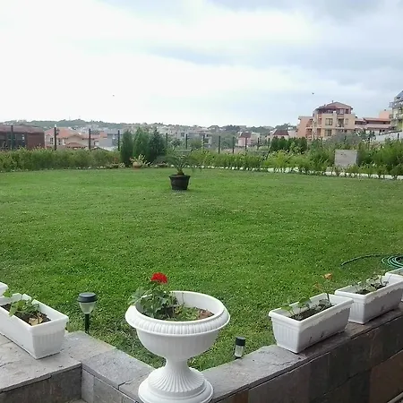 In Sunny Hill 3 Apartment *